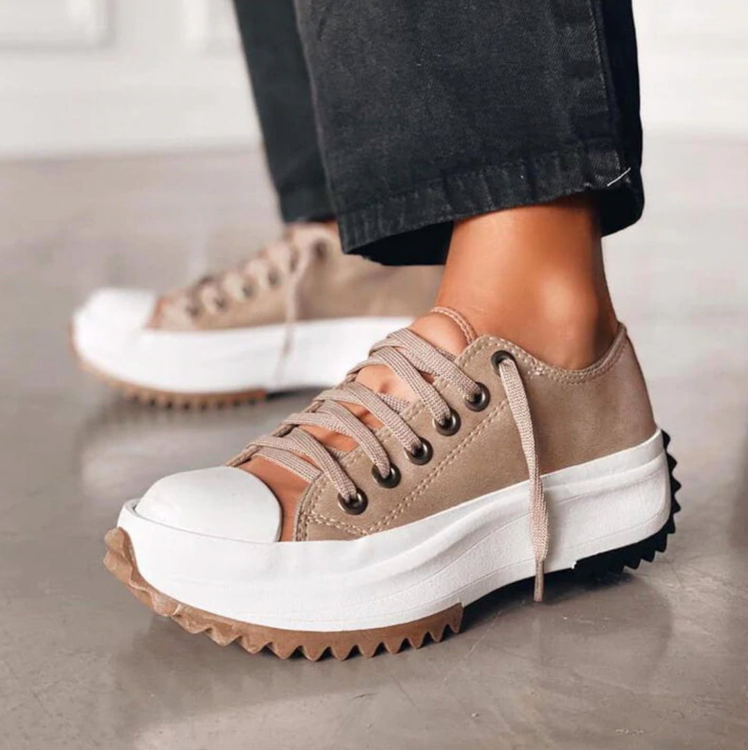 TranquilStride Sneakers na platformie